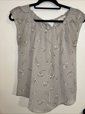 LC Lauren Conrad Light Gray Floral Cap-Sleeve Blouse